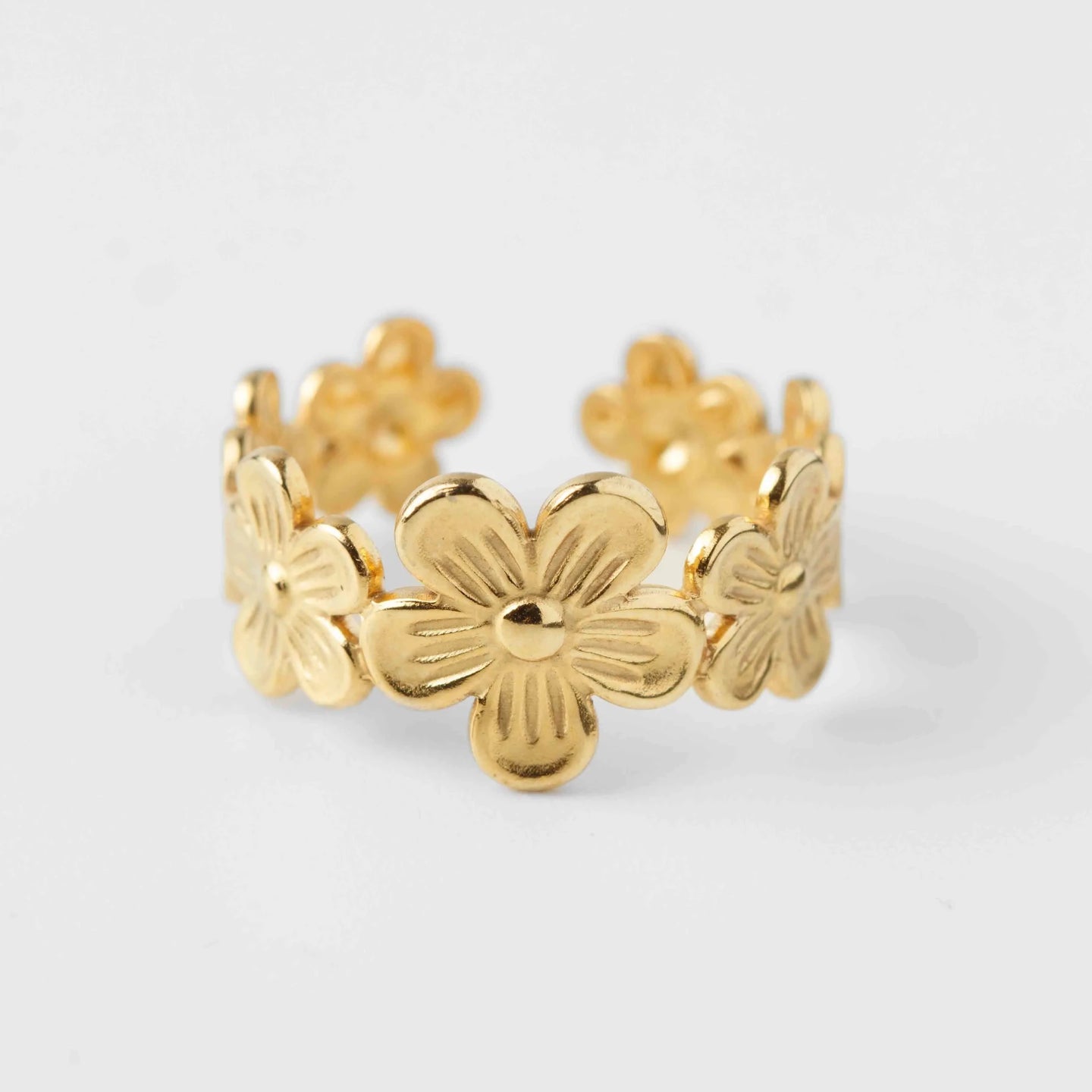 Gold daisy flower adjustable ring