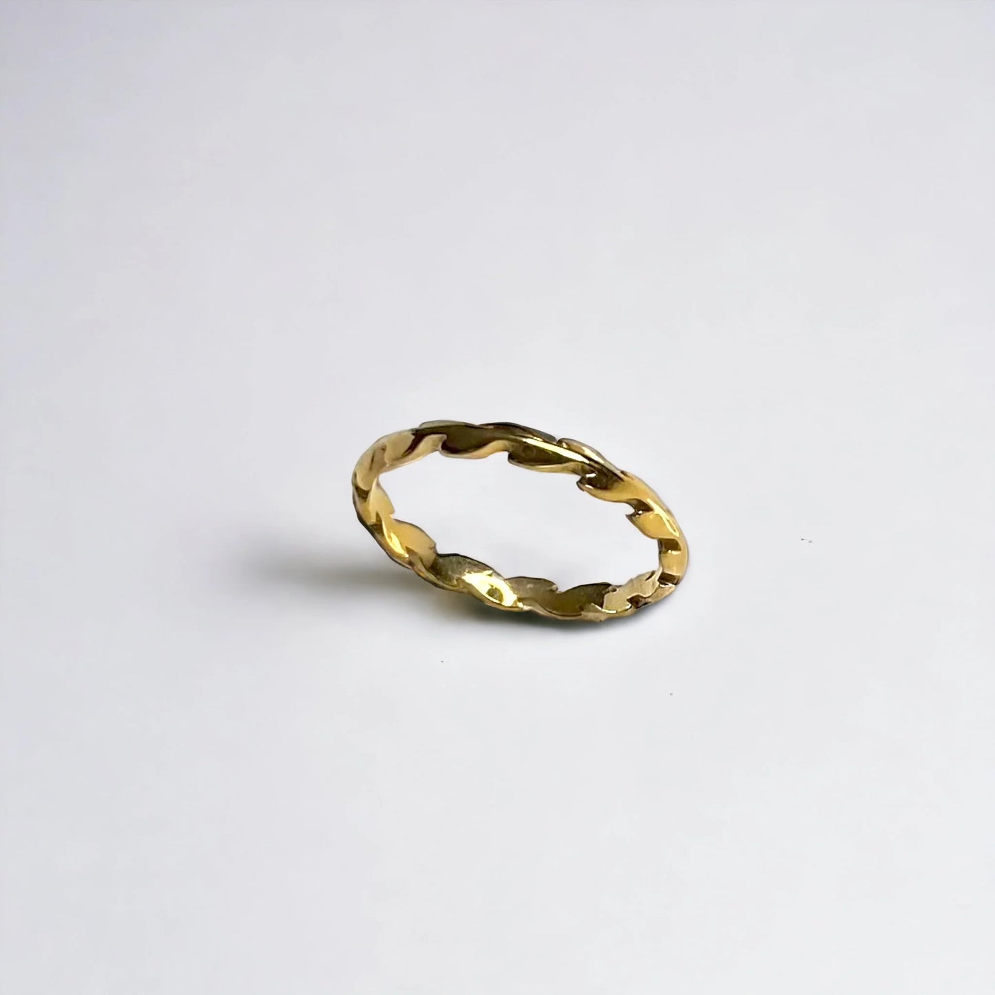 Gold minimalist leaf ring